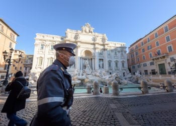 Roma, Fontana di Trevi vuota per emergenza Coronavirus.