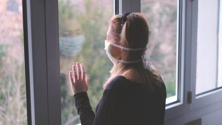 Ragazza in quarantena, Credits iStockPhoto