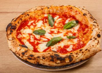 Replica di Alberto Grandi dopo l'intervista al Financial Times: «La pizza a  Napoli? Era uno schifo, è migliorata in Usa. La storia non è marketing»