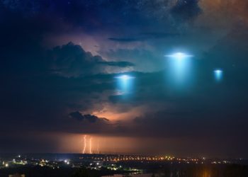 avvistamento-ufo-a-salerno:-fenomeno-sorprendente-nel-cielo,-oggetti-luminosi-senza-spiegazione