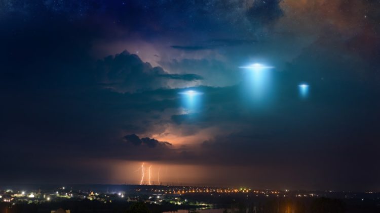 avvistamento-ufo-a-salerno:-fenomeno-sorprendente-nel-cielo,-oggetti-luminosi-senza-spiegazione