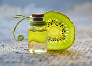 essential oil, aromatherapy, cosmetology @ Pixabay